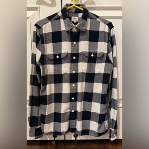 LEVIS Red Tag Flannel Shirt plaid Cream & Black Size Med- 2 front button pockets